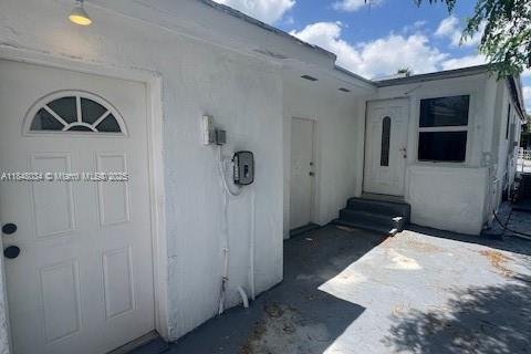 House in Miami, Florida 4 bedrooms, 125.23 sq.m. № 1849281 - photo 15