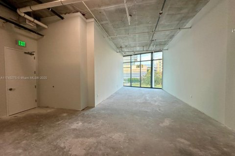 Commercial property in Aventura, Florida № 1985135 - photo 12