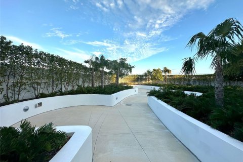 Commercial property in Aventura, Florida № 1985135 - photo 19