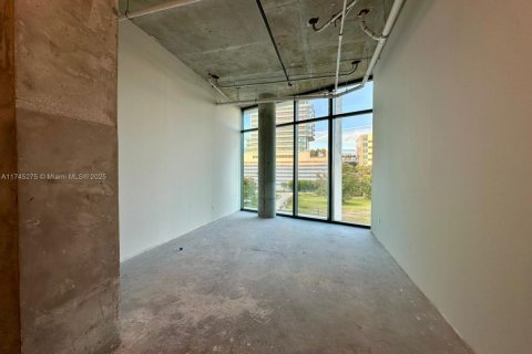 Commercial property in Aventura, Florida № 1985135 - photo 9