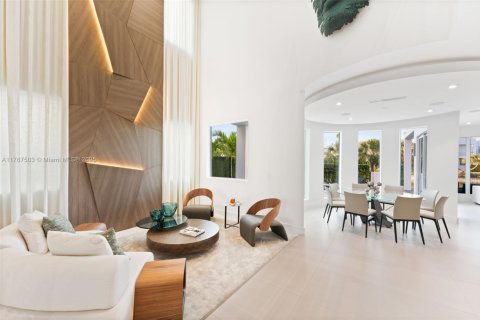House in Doral, Florida 5 bedrooms, 347.18 sq.m. № 1863243 - photo 6