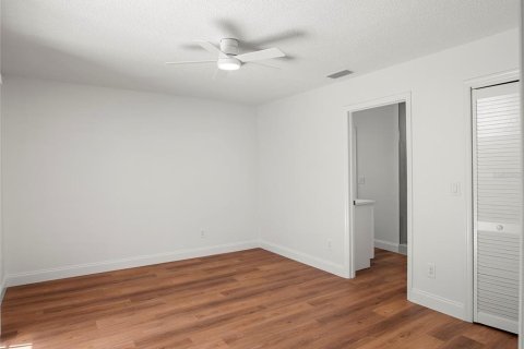 House in Lake Mary, Florida 3 bedrooms, 121.7 sq.m. № 1850921 - photo 12
