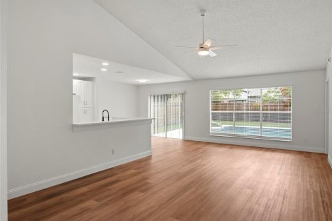 House in Lake Mary, Florida 3 bedrooms, 121.7 sq.m. № 1850921 - photo 3