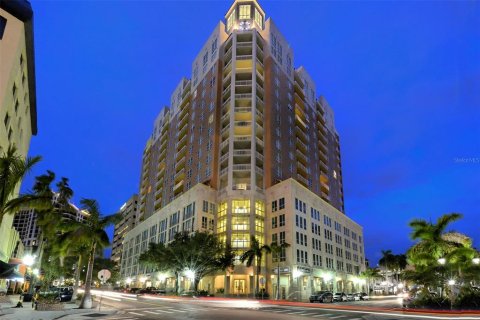 Condo in Sarasota, Florida, 2 bedrooms  № 2280639