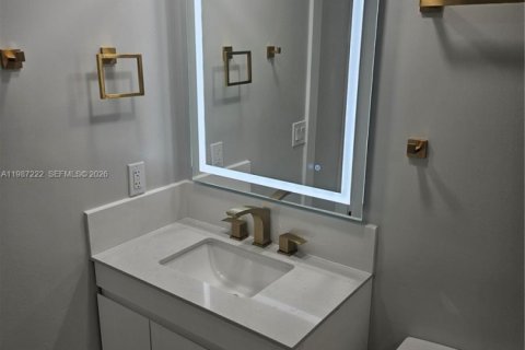 Condominio en venta en Pembroke Pines, Florida, 2 dormitorios, 108.7 m2 № 2047700 - foto 5