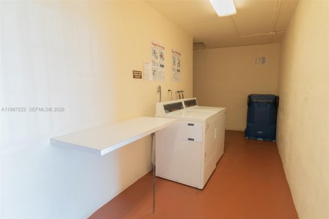 Condominio en venta en Pembroke Pines, Florida, 2 dormitorios, 108.7 m2 № 2047700 - foto 15