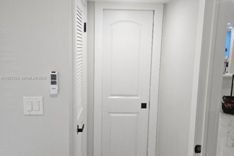 Condominio en venta en Pembroke Pines, Florida, 2 dormitorios, 108.7 m2 № 2047700 - foto 8