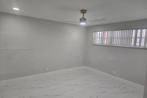 Condominio en venta en Pembroke Pines, Florida, 2 dormitorios, 108.7 m2 № 2047700 - foto 10
