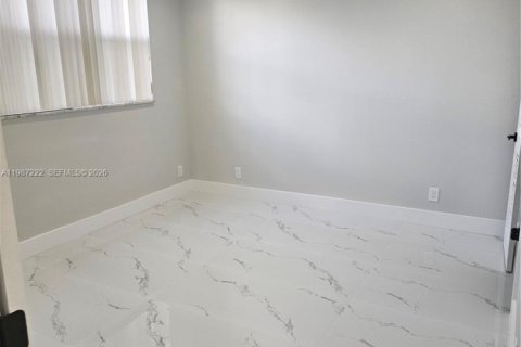 Condominio en venta en Pembroke Pines, Florida, 2 dormitorios, 108.7 m2 № 2047700 - foto 7