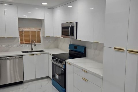 Condominio en Pembroke Pines, Florida, 2 dormitorios  № 2047700