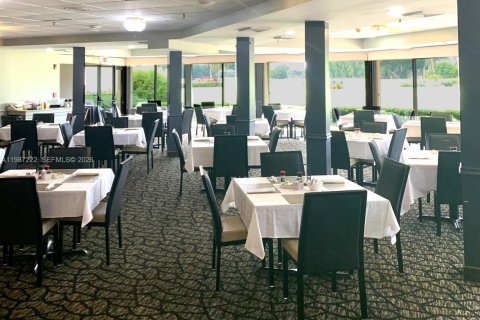 Condominio en venta en Pembroke Pines, Florida, 2 dormitorios, 108.7 m2 № 2047700 - foto 25