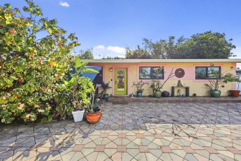 Villa ou maison à vendre à Palm Springs, Floride: 4 chambres, 163.14 m2 № 2146592 - photo 2
