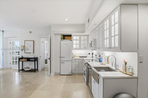Condo in Miami, Florida, 2 bedrooms  № 2243980 - photo 9