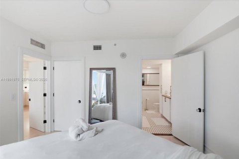 Condo in Miami, Florida, 2 bedrooms  № 2243980 - photo 18