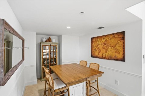 Condo in Miami, Florida, 2 bedrooms  № 2243980 - photo 13