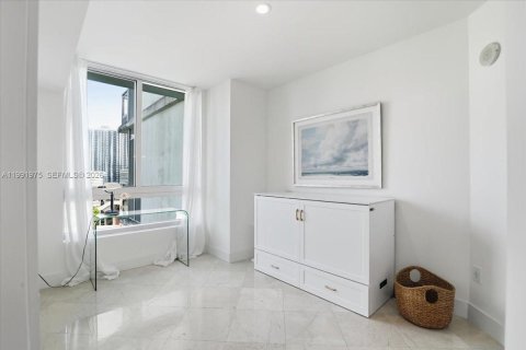 Condo in Miami, Florida, 2 bedrooms  № 2243980 - photo 22