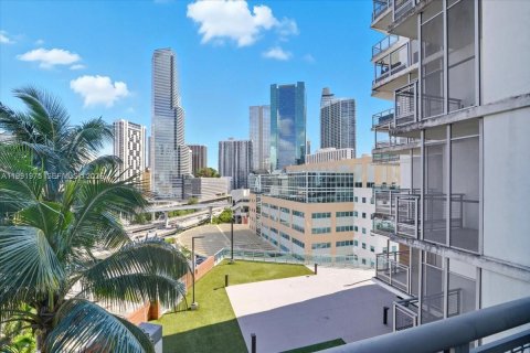 Condo in Miami, Florida, 2 bedrooms  № 2243980 - photo 27