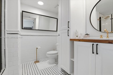 Condo in Miami, Florida, 2 bedrooms  № 2243980 - photo 15