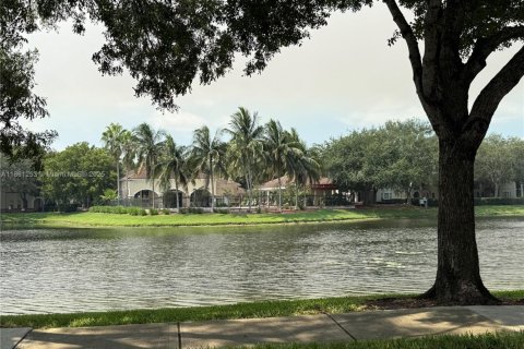 House in Miramar, Florida 2 bedrooms, 100.33 sq.m. № 1890939 - photo 21