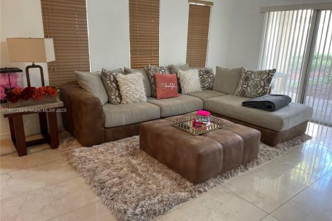 House in Miramar, Florida 2 bedrooms, 100.33 sq.m. № 1890939 - photo 5