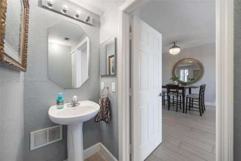 Adosado en venta en Doral, Florida, 4 dormitorios, 175.96 m2 № 2071725 - foto 19