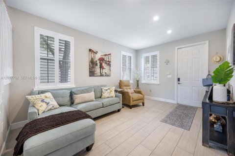 Adosado en venta en Doral, Florida, 4 dormitorios, 175.96 m2 № 2071725 - foto 4