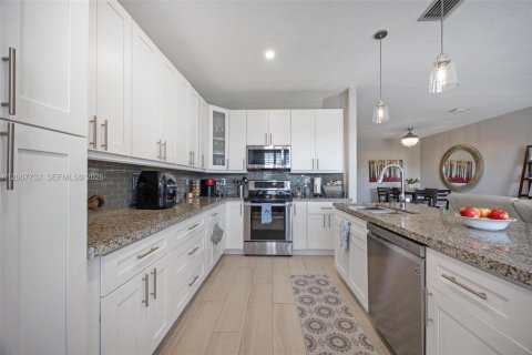 Adosado en venta en Doral, Florida, 4 dormitorios, 175.96 m2 № 2071725 - foto 16