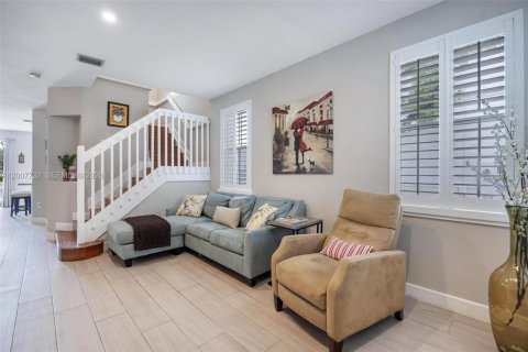 Adosado en venta en Doral, Florida, 4 dormitorios, 175.96 m2 № 2071725 - foto 5