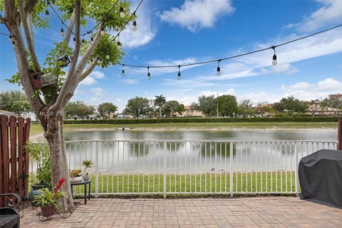 Adosado en venta en Doral, Florida, 4 dormitorios, 175.96 m2 № 2071725 - foto 10
