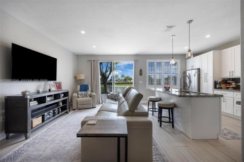 Adosado en venta en Doral, Florida, 4 dormitorios, 175.96 m2 № 2071725 - foto 8