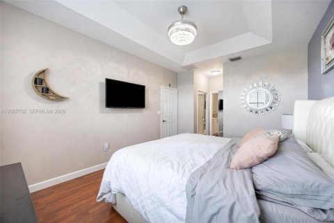 Adosado en venta en Doral, Florida, 4 dormitorios, 175.96 m2 № 2071725 - foto 23