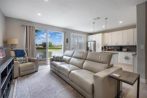 Adosado en venta en Doral, Florida, 4 dormitorios, 175.96 m2 № 2071725 - foto 12