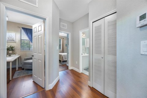 Adosado en venta en Doral, Florida, 4 dormitorios, 175.96 m2 № 2071725 - foto 29