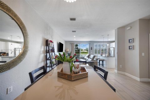 Adosado en venta en Doral, Florida, 4 dormitorios, 175.96 m2 № 2071725 - foto 17