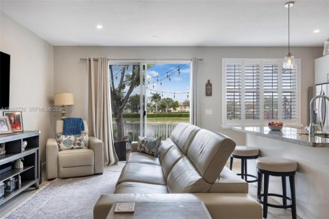 Adosado en venta en Doral, Florida, 4 dormitorios, 175.96 m2 № 2071725 - foto 9