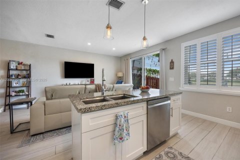 Adosado en venta en Doral, Florida, 4 dormitorios, 175.96 m2 № 2071725 - foto 13