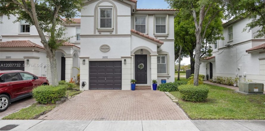 Adosado en Doral, Florida 4 dormitorios, 175.96 m2 № 2071725