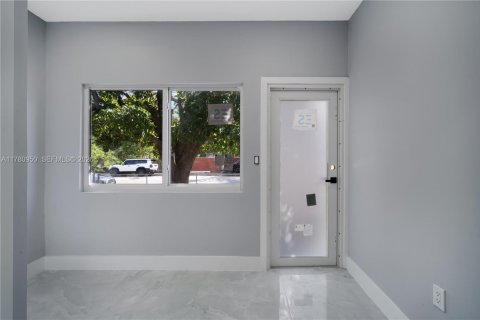 Immobilier commercial à vendre à Miami, Floride: 179.12 m2 № 2059863 - photo 13