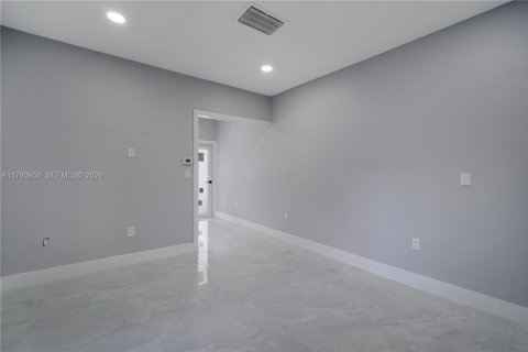 Immobilier commercial à vendre à Miami, Floride: 179.12 m2 № 2059863 - photo 14