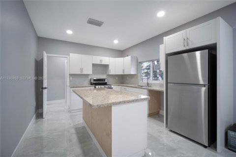 Immobilier commercial à vendre à Miami, Floride: 179.12 m2 № 2059863 - photo 10