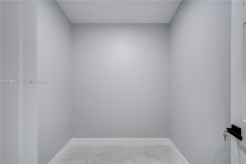 Immobilier commercial à vendre à Miami, Floride: 179.12 m2 № 2059863 - photo 22