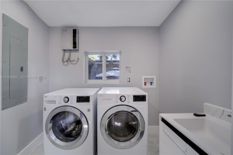 Immobilier commercial à vendre à Miami, Floride: 179.12 m2 № 2059863 - photo 15