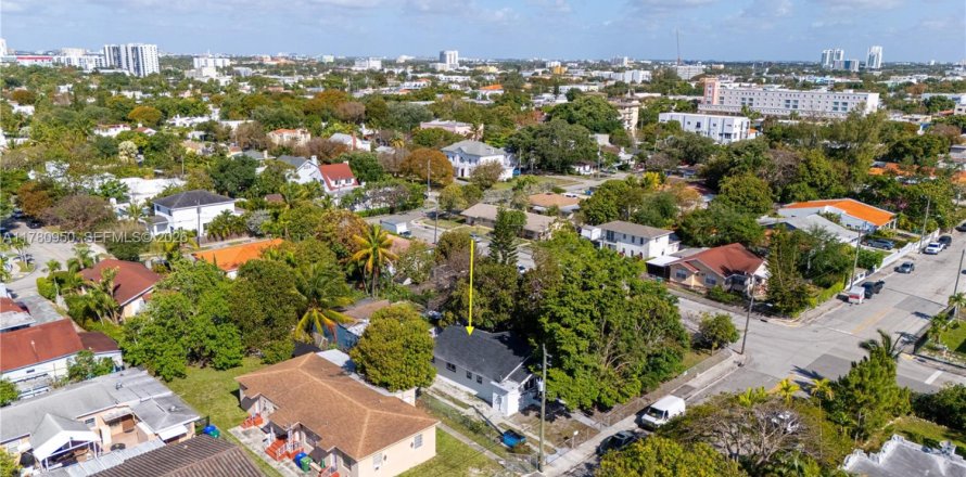 Immobilier commercial à Miami, Floride 179.12 m2 № 2059863