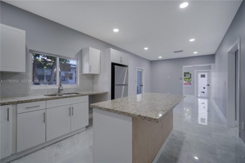 Immobilier commercial à vendre à Miami, Floride: 179.12 m2 № 2059863 - photo 9