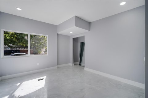 Immobilier commercial à vendre à Miami, Floride: 179.12 m2 № 2059863 - photo 26