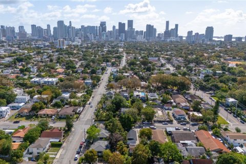 Immobilier commercial à vendre à Miami, Floride: 179.12 m2 № 2059863 - photo 6