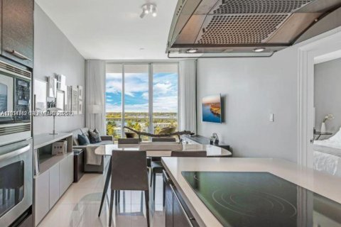 Condo in North Bay Village, Florida, 1 bedroom № 2076449