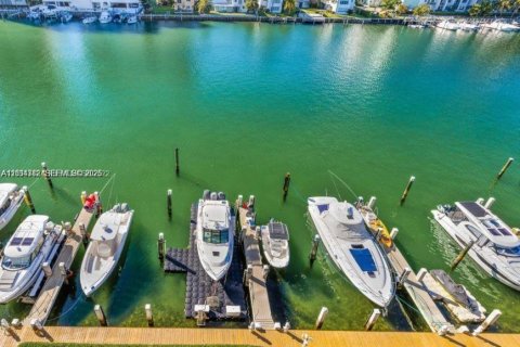 Condo in North Bay Village, Florida, 1 bedroom  № 2076449 - photo 15