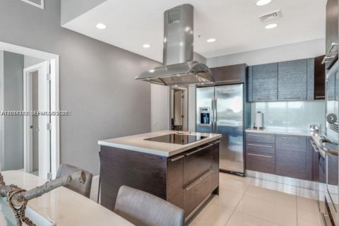 Condo in North Bay Village, Florida, 1 bedroom  № 2076449 - photo 7
