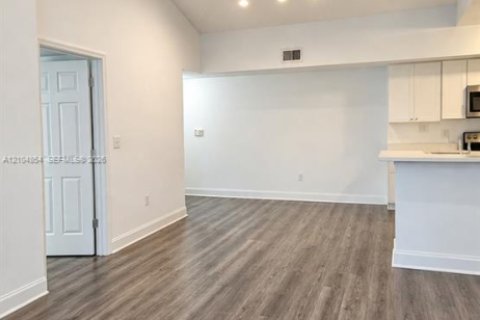 Condo in Coconut Creek, Florida, 2 bedrooms  № 2413282 - photo 5